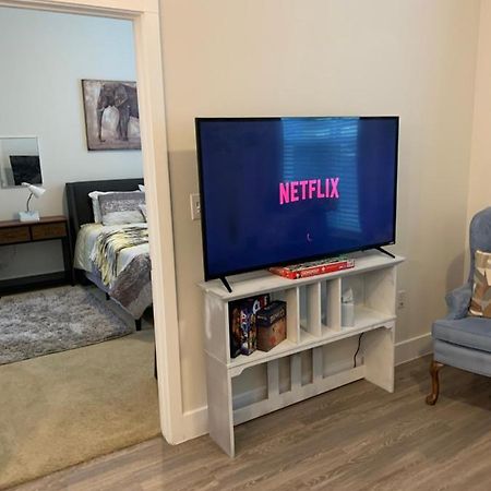 Private, Amazing 1-Bedroom Apt In Central Location Арлингтон Экстерьер фото